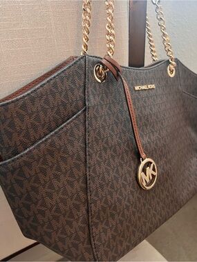 ✨Michael Kors Jet Set Travel Shoulder Tote 👜